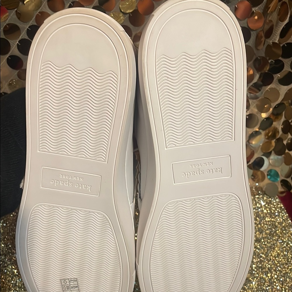 NWOT Kate Spade Chic White Scalloped Slip-On Sneakers Sz 8 - Picture 6 of 7